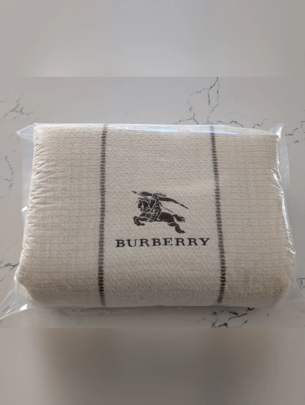 Burberry Nova Check Blanket - EUC - Cream 77x54 Inches - Picture 6 of 16